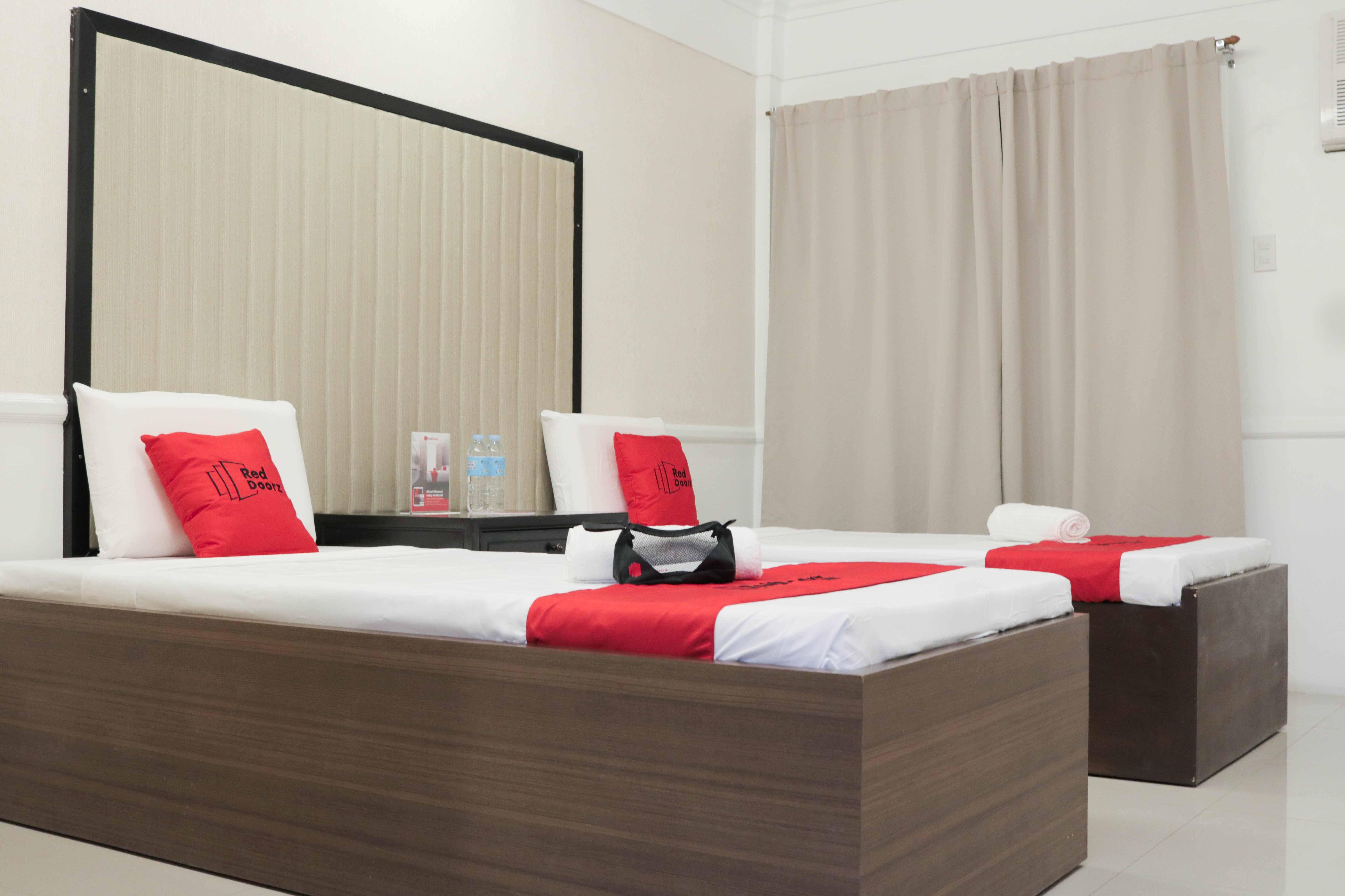 Hotel RedDoorz Premium @ Wireless Mandaue Cebu Zewnętrze zdjęcie