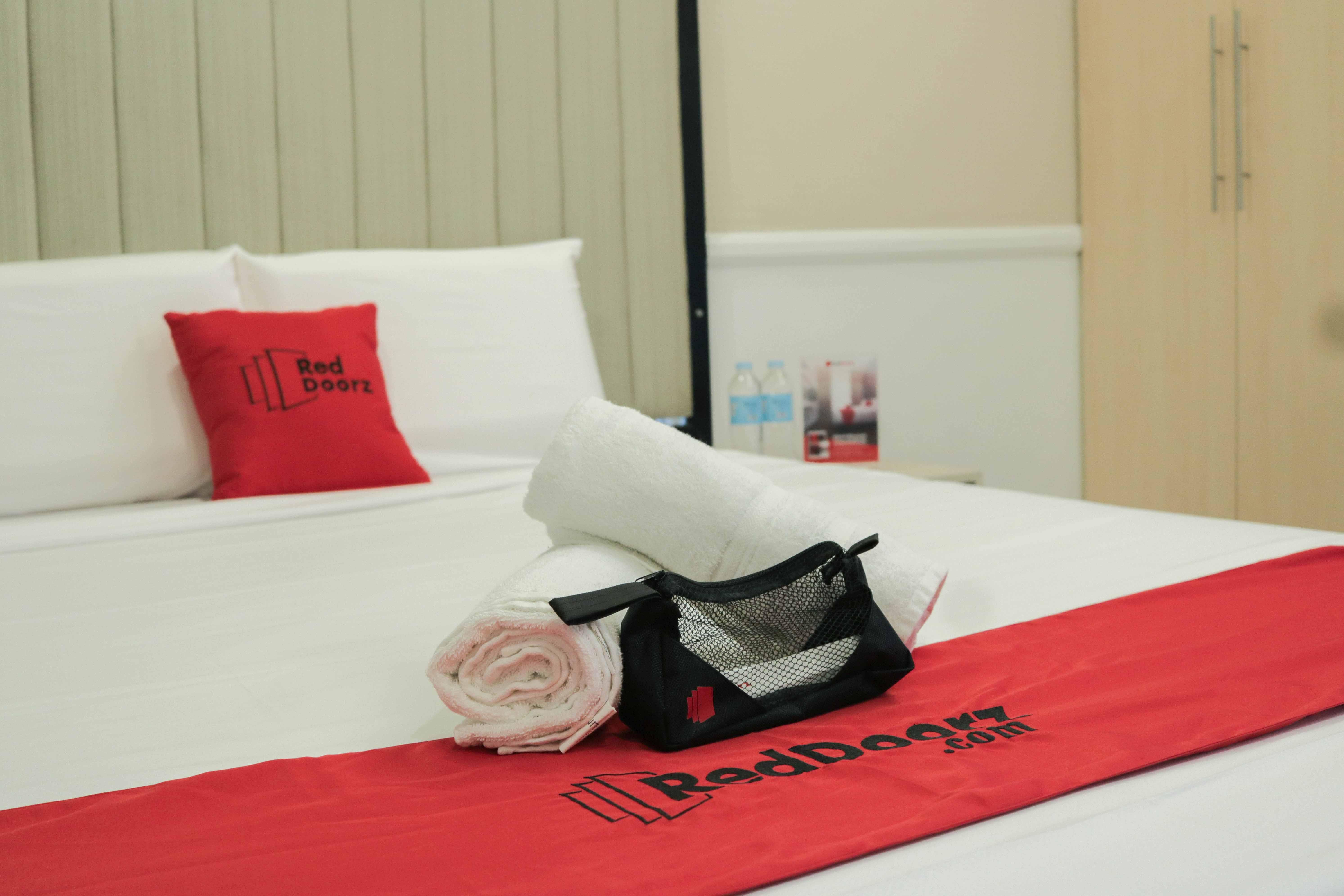 Hotel RedDoorz Premium @ Wireless Mandaue Cebu Zewnętrze zdjęcie